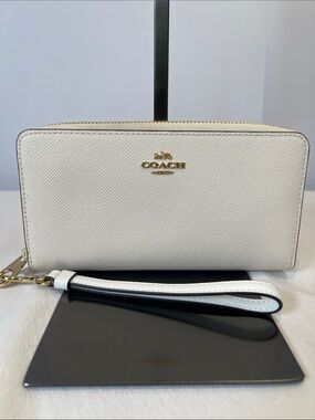 Coach B2254-C3441 Long Zip Around Wallet Chalk White Crossgrain Leather Wristlet